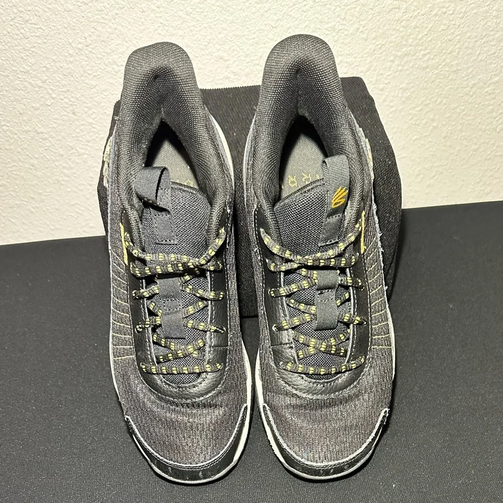 Under Armour Curry 3Z7 basketball shoes‎